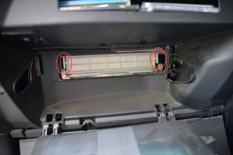 Cabin Filter Replacement Toyota LandCruiser Prado AutoInstruct