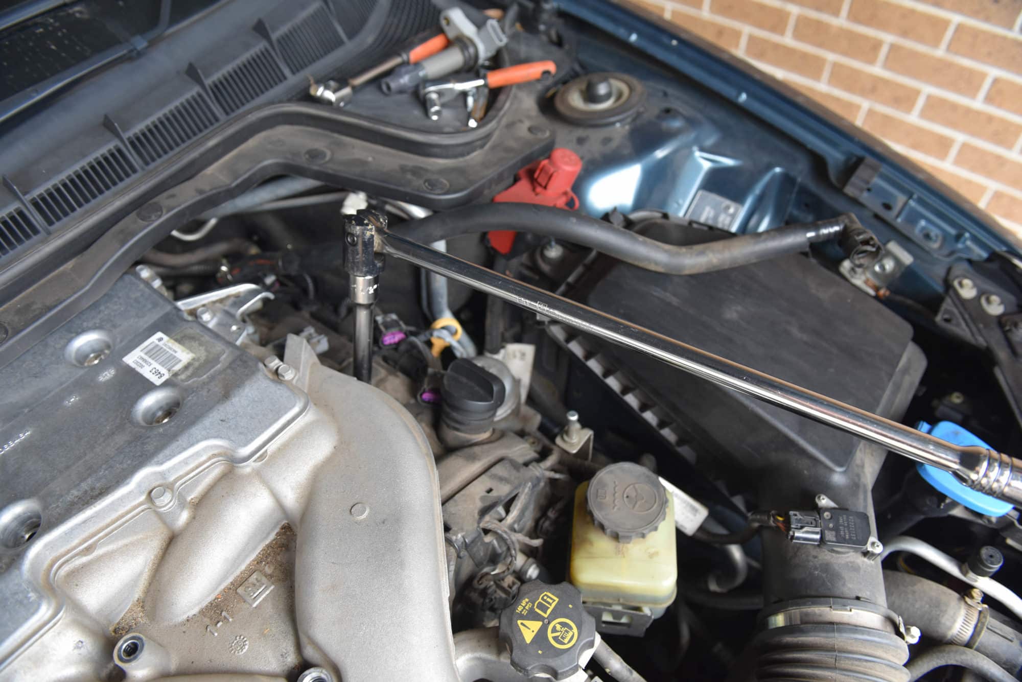 Changing VE Commodore V6 Spark Plugs