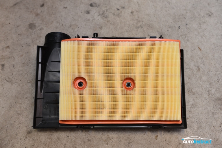 MK7 Golf 1.2 / 1.4 TSI Engine Air Filter Change | AutoInstruct